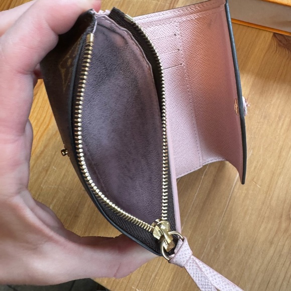 Louis Vuitton Monogram Victorine Wallet - Picture 6 of 7